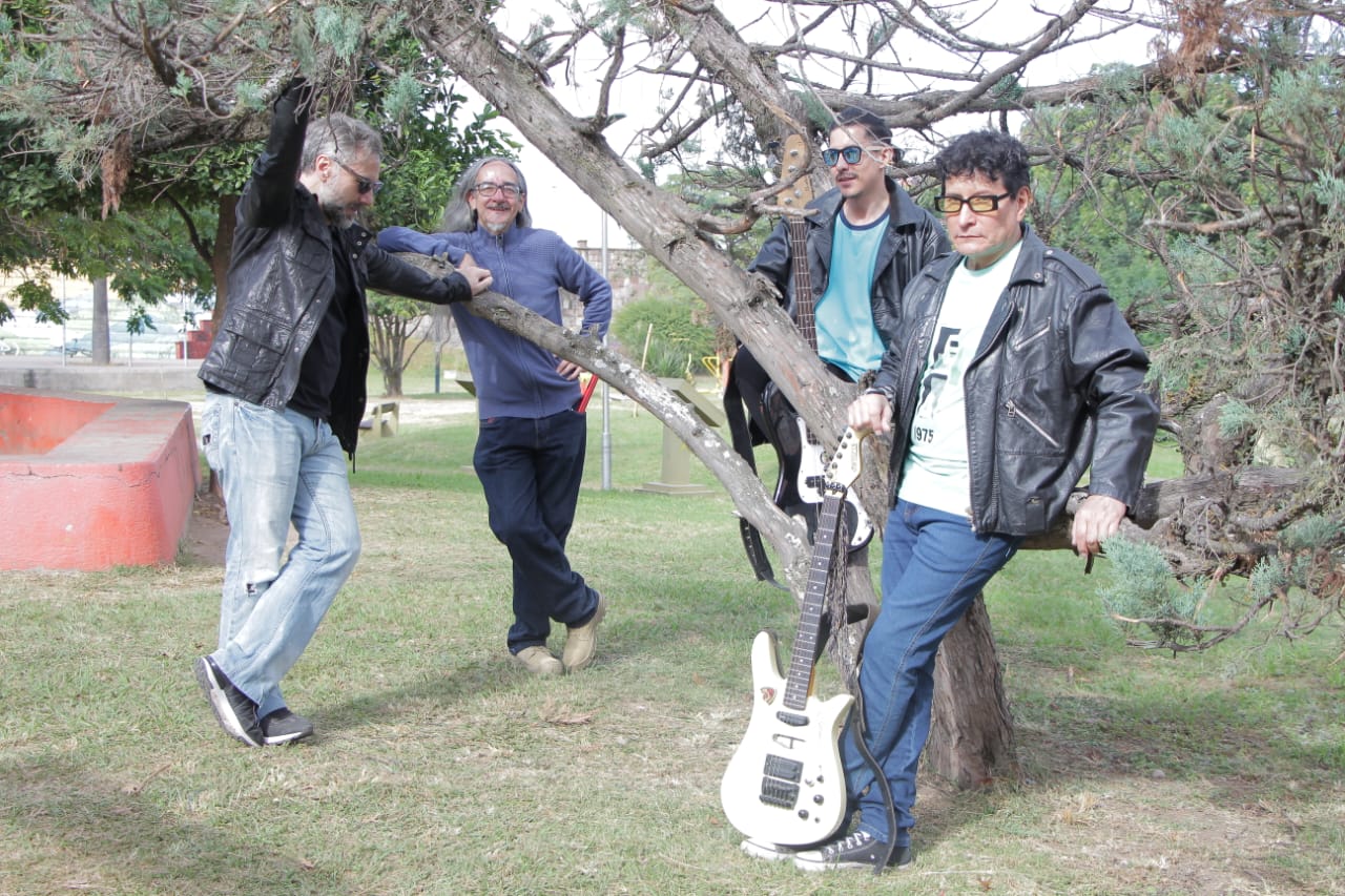 Neste bloco comecei com a banda CHE CERVANTES - AR. e tem ALÔ GALERA PROGRAMA CONEXÃO BRASIL COM LU ROCHA DE VILATUR SAQUAREMA   DIA 21 02 26